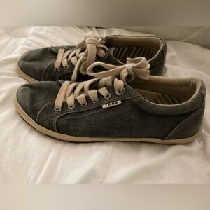 Taos Star Sneakers size 8